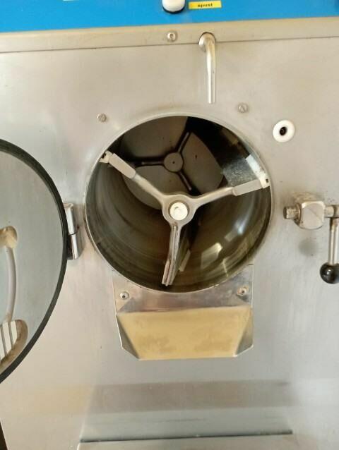 Syndyk sprzeda maszynę do lodów - 40%