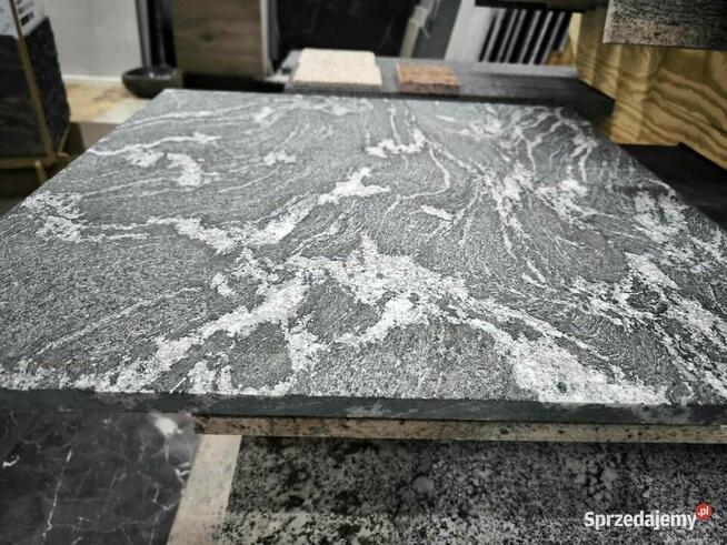 Płytki Granit Black Forest płomieniowany 60x30x1,3 cm