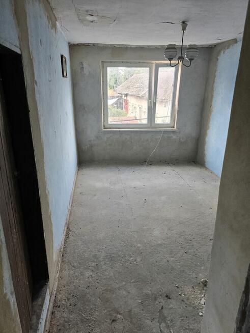 Dom z dużym ogrodem