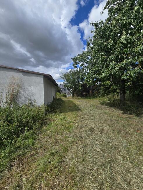 Dom z dużym ogrodem