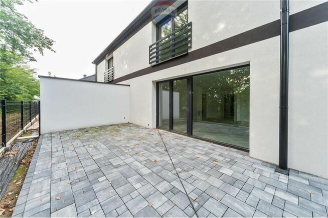 Nowy, ekonomiczny dom w zabudowie bliźniaczej.