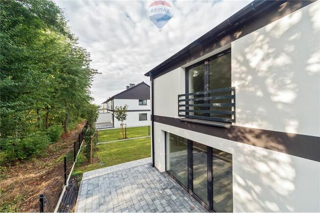 Nowy, ekonomiczny dom w zabudowie bliźniaczej.