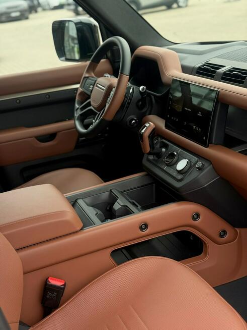 Defender 4.4P V8 635KM AWD 110 OCTA Demo Salonu JLR Marvel