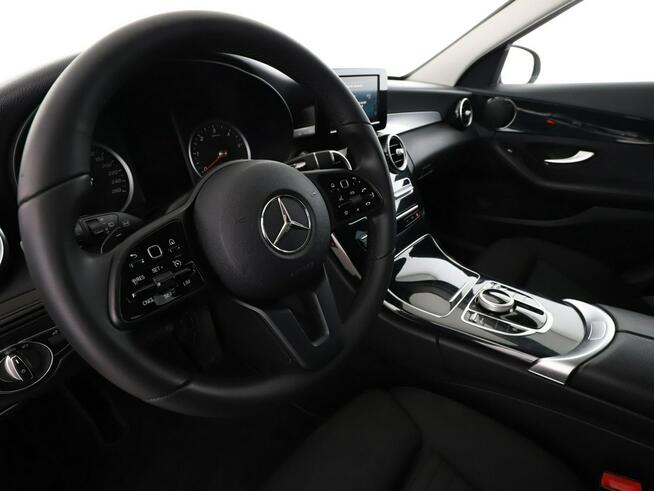 Mercedes C 180 lift automat full LED navi kamera ic zujniki parkowania