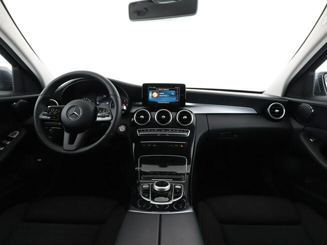Mercedes C 180 lift automat full LED navi kamera ic zujniki parkowania