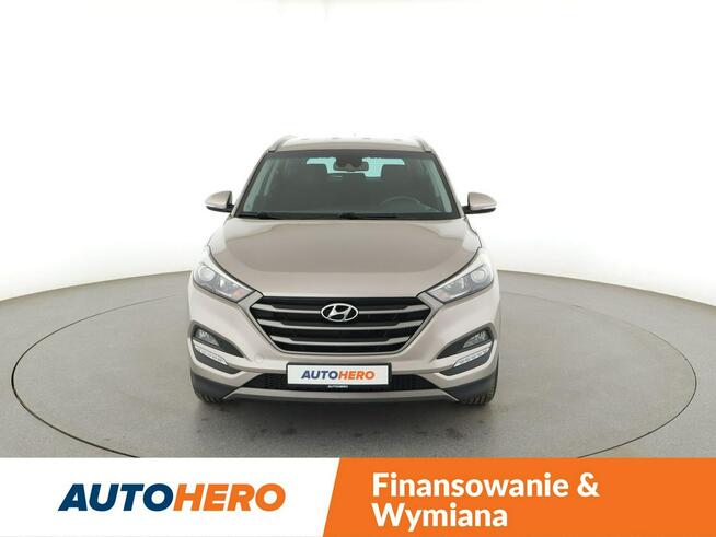 Hyundai Tucson 4x4 navi klima auto grane fotele i kierownica kamera i czujniki parkow