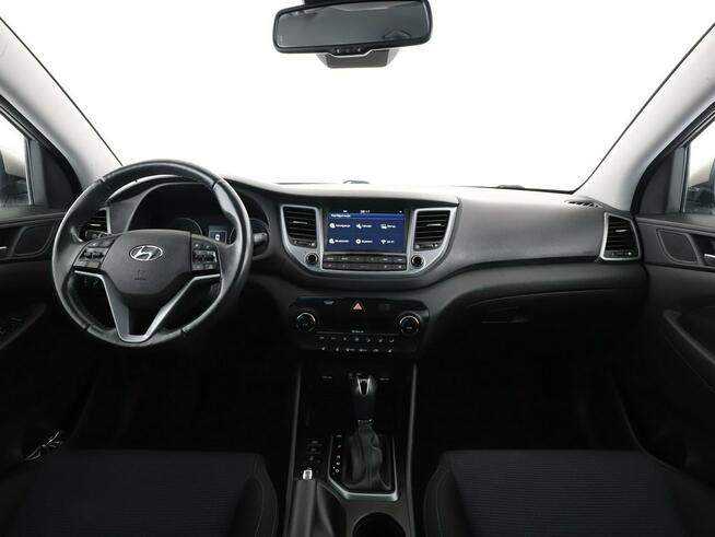Hyundai Tucson 4x4 navi klima auto grane fotele i kierownica kamera i czujniki parkow