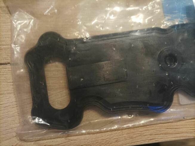 Uszczelka pokrywy zaworów VICTOR REINZ 2 sztuki