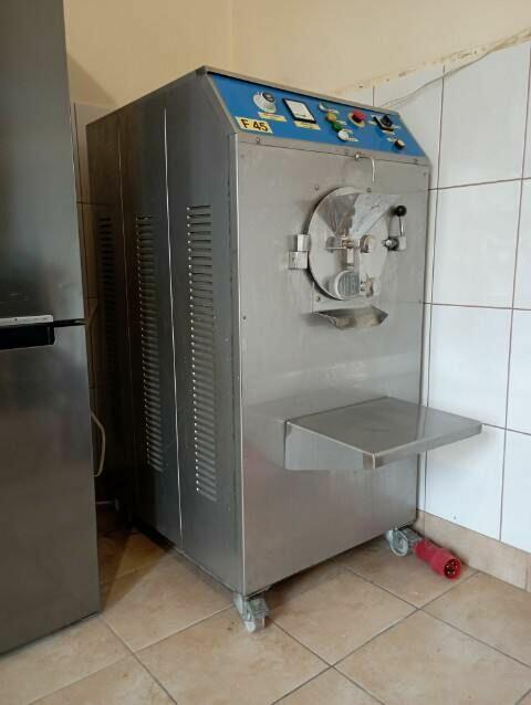 Syndyk sprzeda maszynę do lodów - 40%