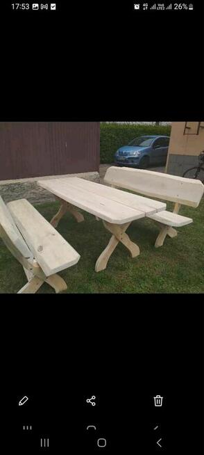 Huśtawki i stoły ogrodowe