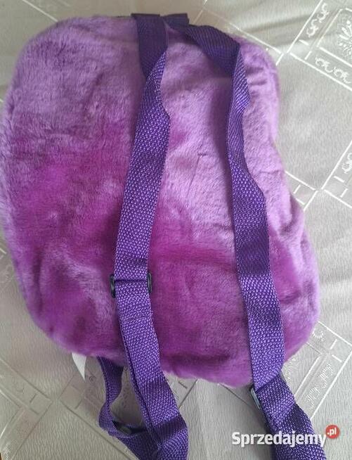 Plecak pluszowy Miś Puchatek – fioletowy, miękki, z zamkiem