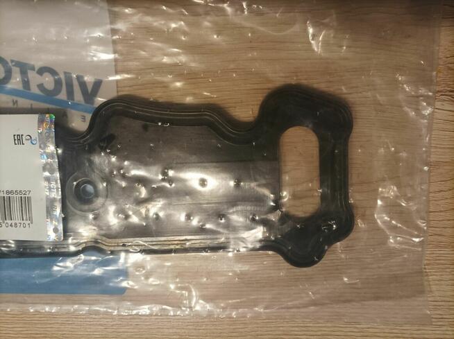 Uszczelka pokrywy zaworów VICTOR REINZ 2 sztuki