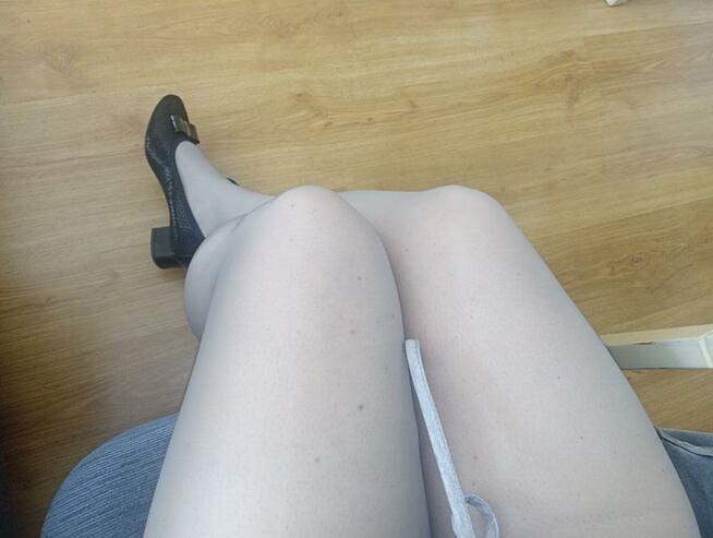 Rajstopy olejowe z ażurem