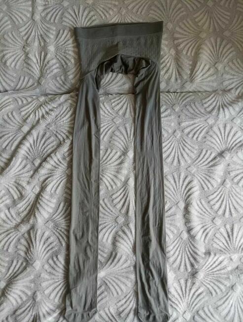 Rajstopy olejowe z ażurem