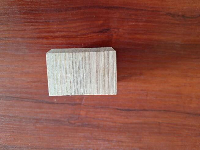 Bruk jesionowy kostka do wewnątrz