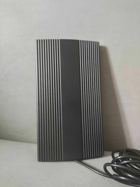 Antena telewizyjna wewnętrzna ze wzmacniaczem do telewizora