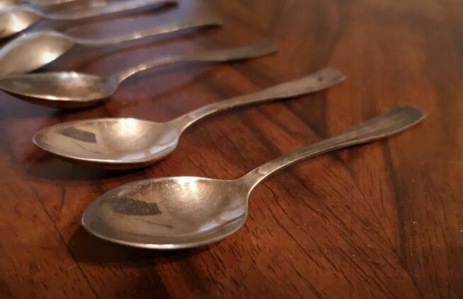 Zestaw posrebrzanych łyżeczek do kawy dla 6 osób HEFRA.