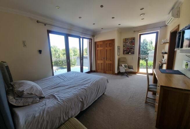 Atrakcyjna rezydencja, garaż dwustanowiskowy, basen