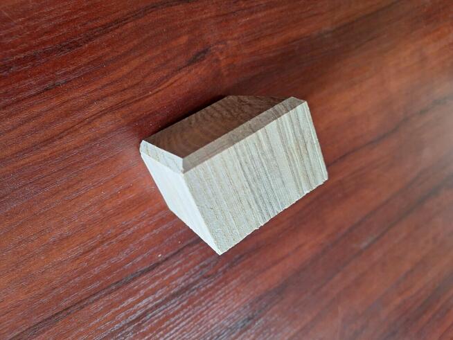 Bruk jesionowy kostka do wewnątrz