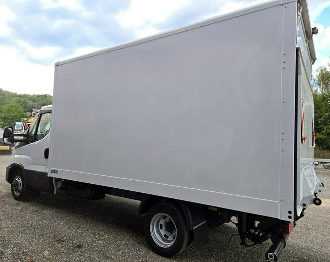 Iveco Daily 35C16 Kontener z windą na bliźniaku
