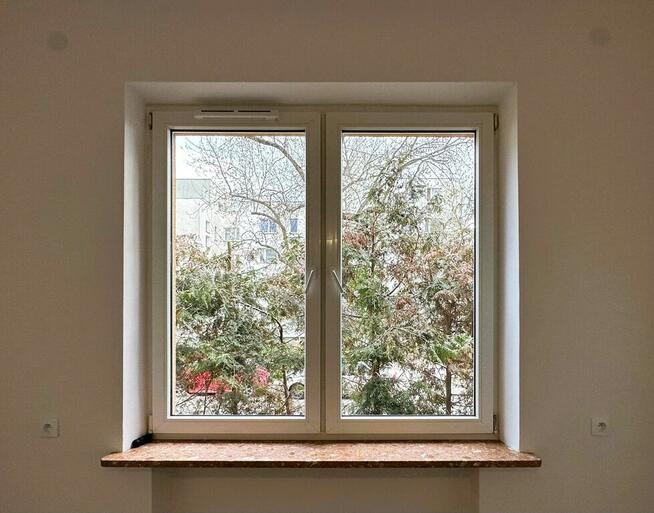 Inwestycyjna kawalerka blisko metra