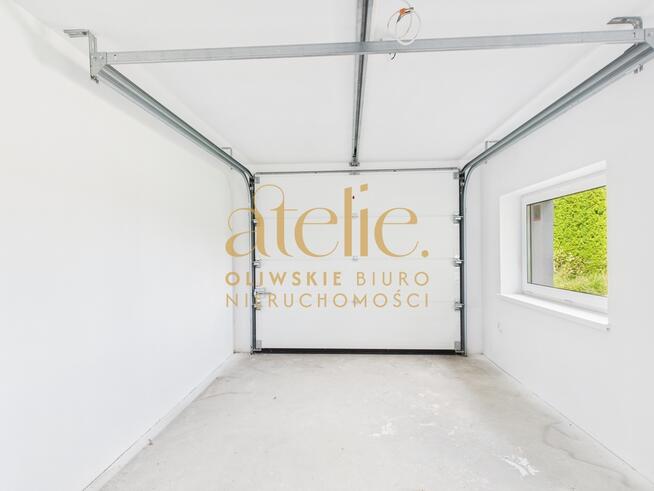 Nowoczesny dom z tarasem i ogrodem