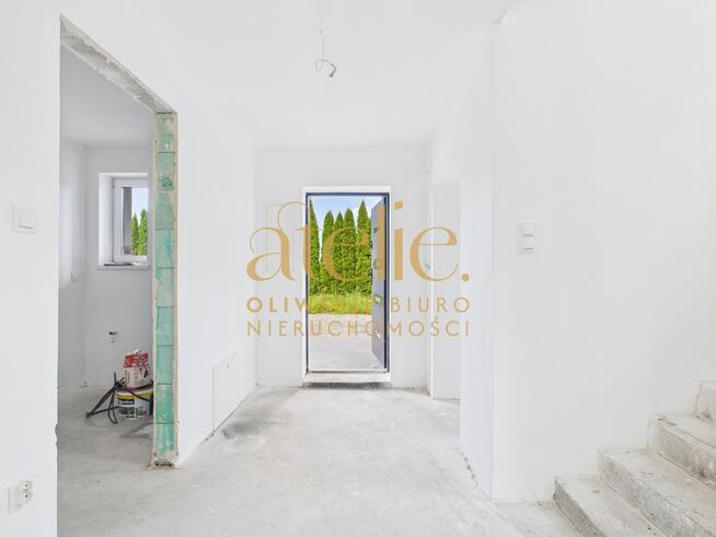 Nowoczesny dom z tarasem i ogrodem