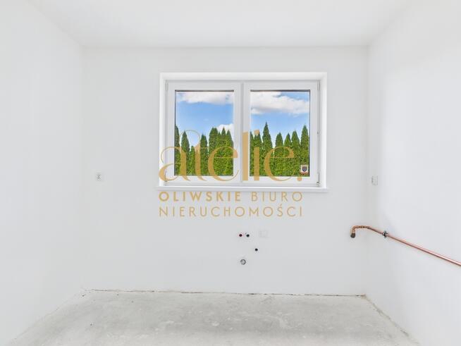 Nowoczesny dom z tarasem i ogrodem