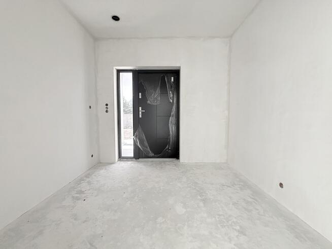 Dom premium z ogrodem i basenem.