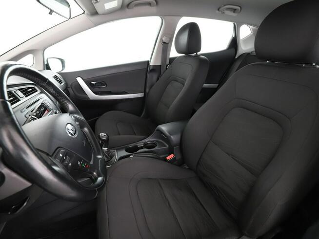 Kia Cee'd Czujniki cofania, klima, Bluetooth