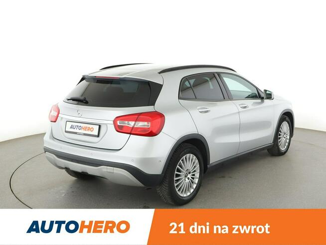 Mercedes GLA 180 navi klima grzane fotele czujniki parkowania