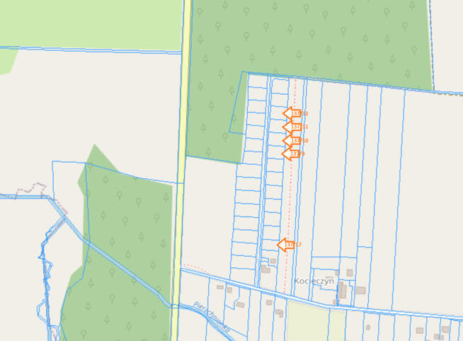 25 km od Kielc, uzbrojona, w otoczeniu lasów