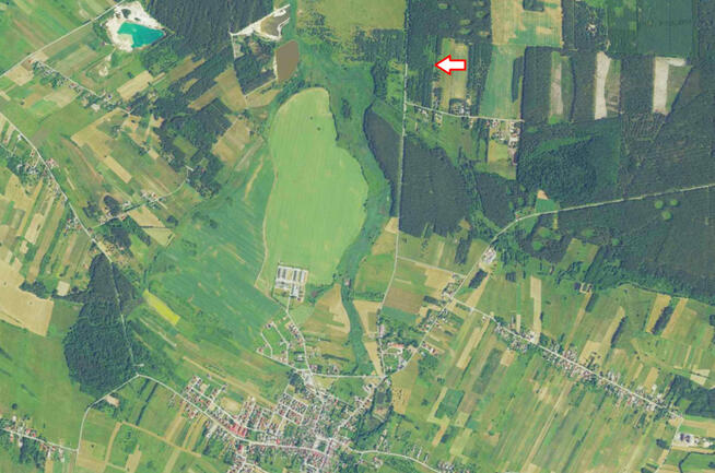 25 km od Kielc, uzbrojona, w otoczeniu lasów