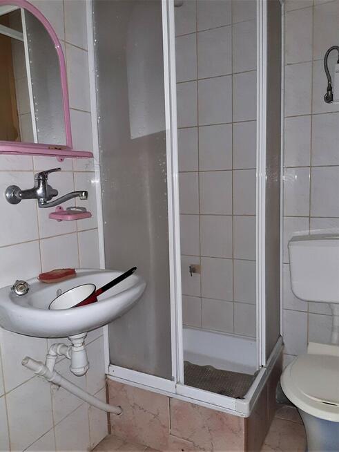 Dom, bud. gospodarcze i 3000m.kw. działki