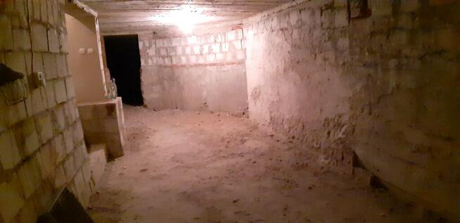Ciekawy,z piwnicami,do wykończenia
