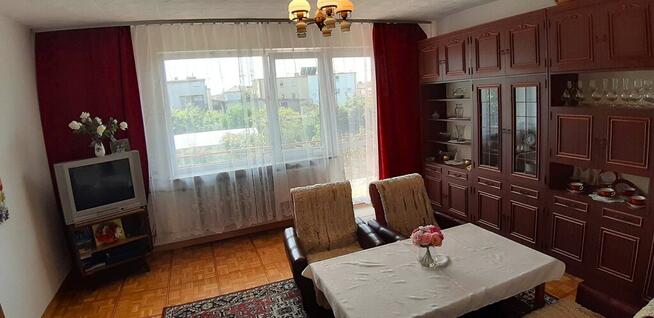 Duży dom na zadbanej działce.