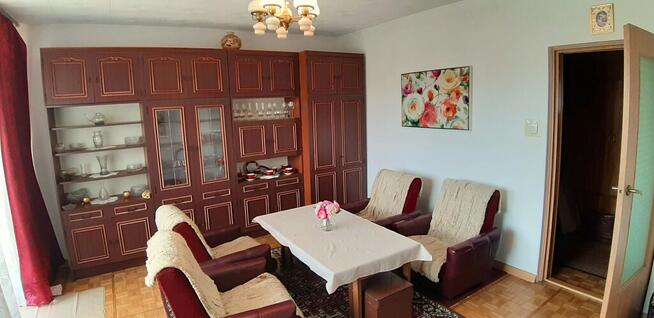 Duży dom na zadbanej działce.