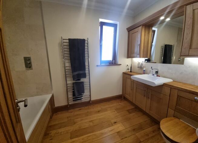 Atrakcyjna rezydencja, garaż dwustanowiskowy, basen