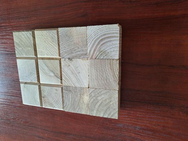 Bruk jesionowy kostka do wewnątrz