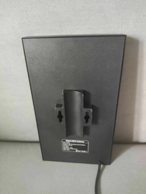 Antena telewizyjna wewnętrzna ze wzmacniaczem do telewizora