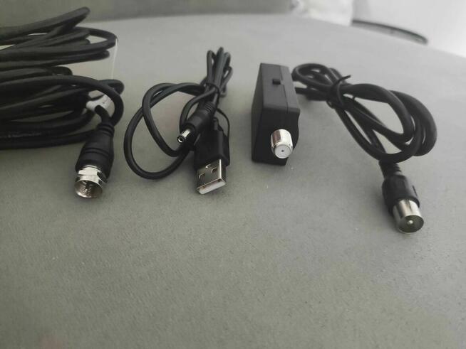 Antena telewizyjna wewnętrzna ze wzmacniaczem do telewizora