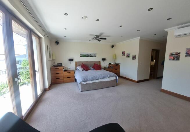 Atrakcyjna rezydencja, garaż dwustanowiskowy, basen