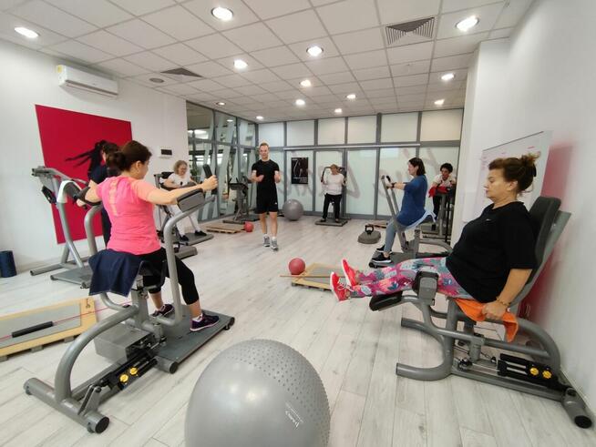 trenerka w klubie fitness