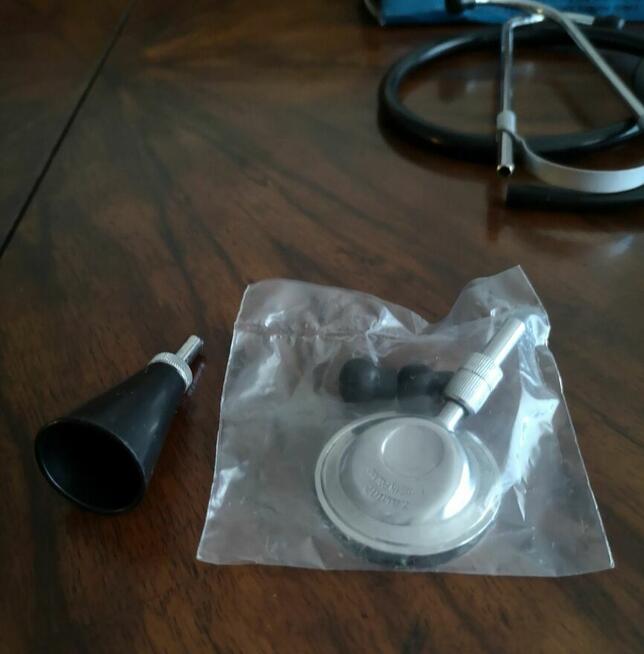 Stary nieużywany stetoskop firmy ZALIMP z czasów PRL.