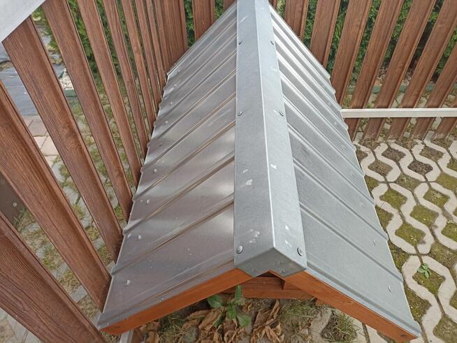 Kojec razem z budą dla psa