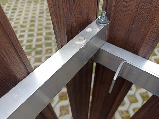 Kojec razem z budą dla psa