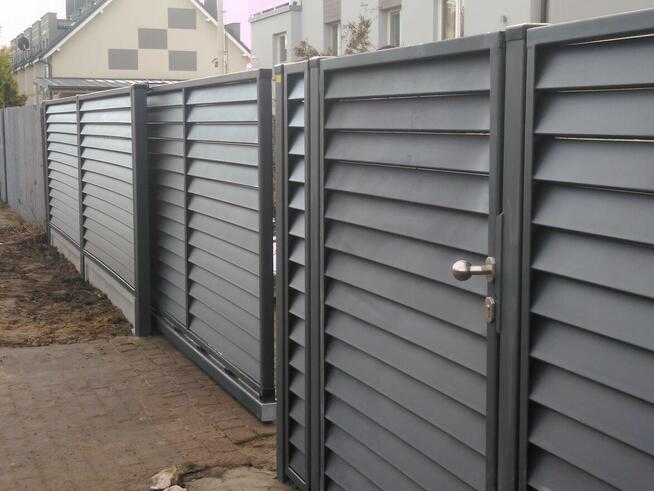 Nowoczesne bramy i furtki – wzory CNC ogrodzenia producent