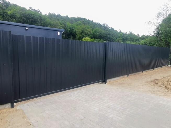 Nowoczesne bramy i furtki – wzory CNC ogrodzenia producent