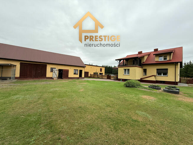 Dom + budynki gosp. pod biznes, przy lesie.