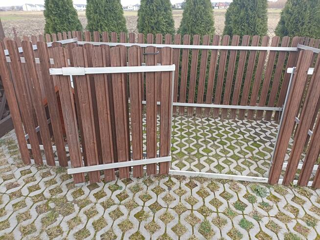 Kojec razem z budą dla psa